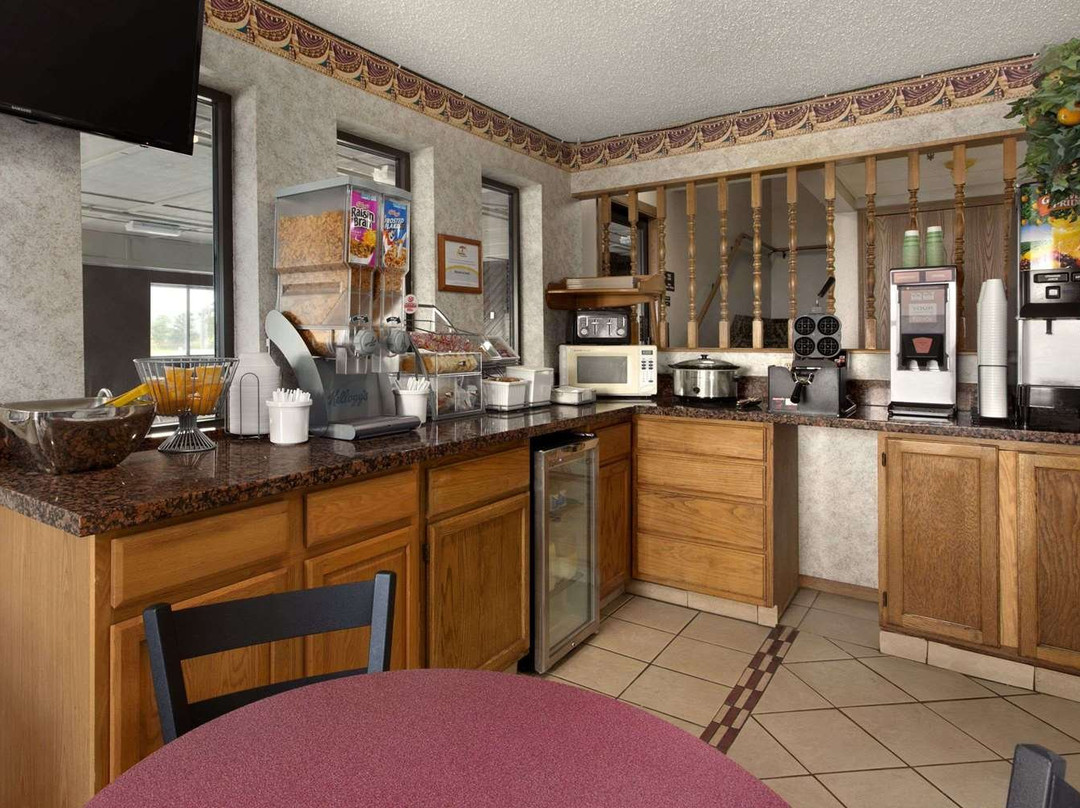 Super 8 by Wyndham Cameron主图