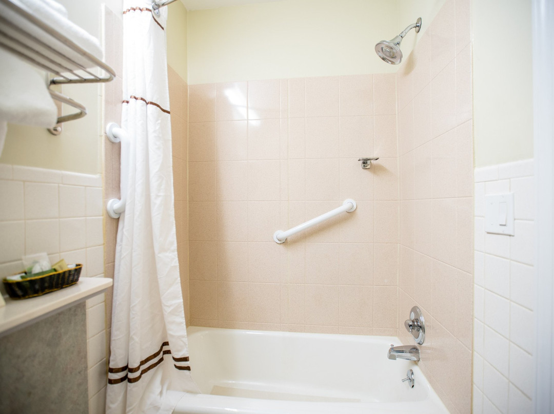 Relax Inn & Suites主图