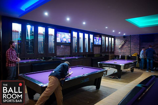 The Ball Room Sports Bar & Pool Hall-丹弗姆林必去景点