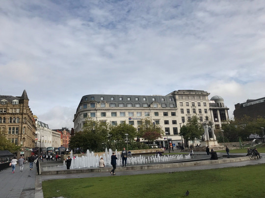 Piccadilly Gardens-曼彻斯特必去景点