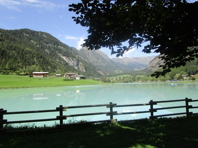 Lago di Brusson景点图片