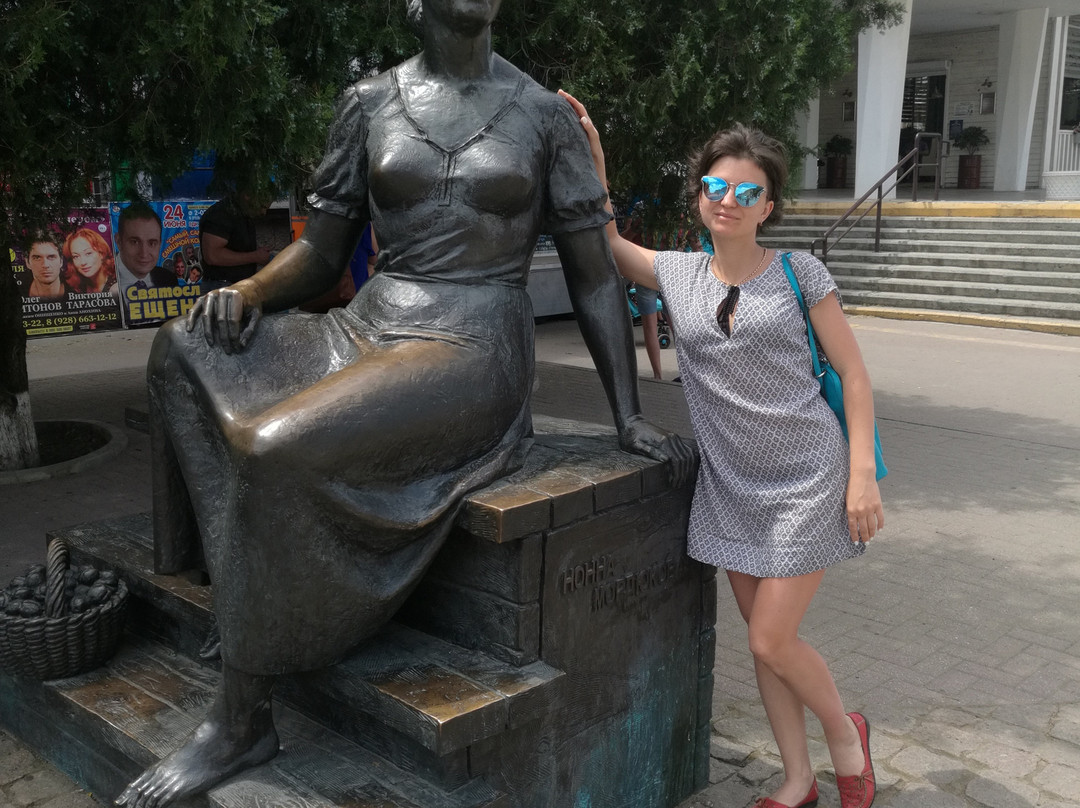 Monument Nonna Mordyukova景点图片