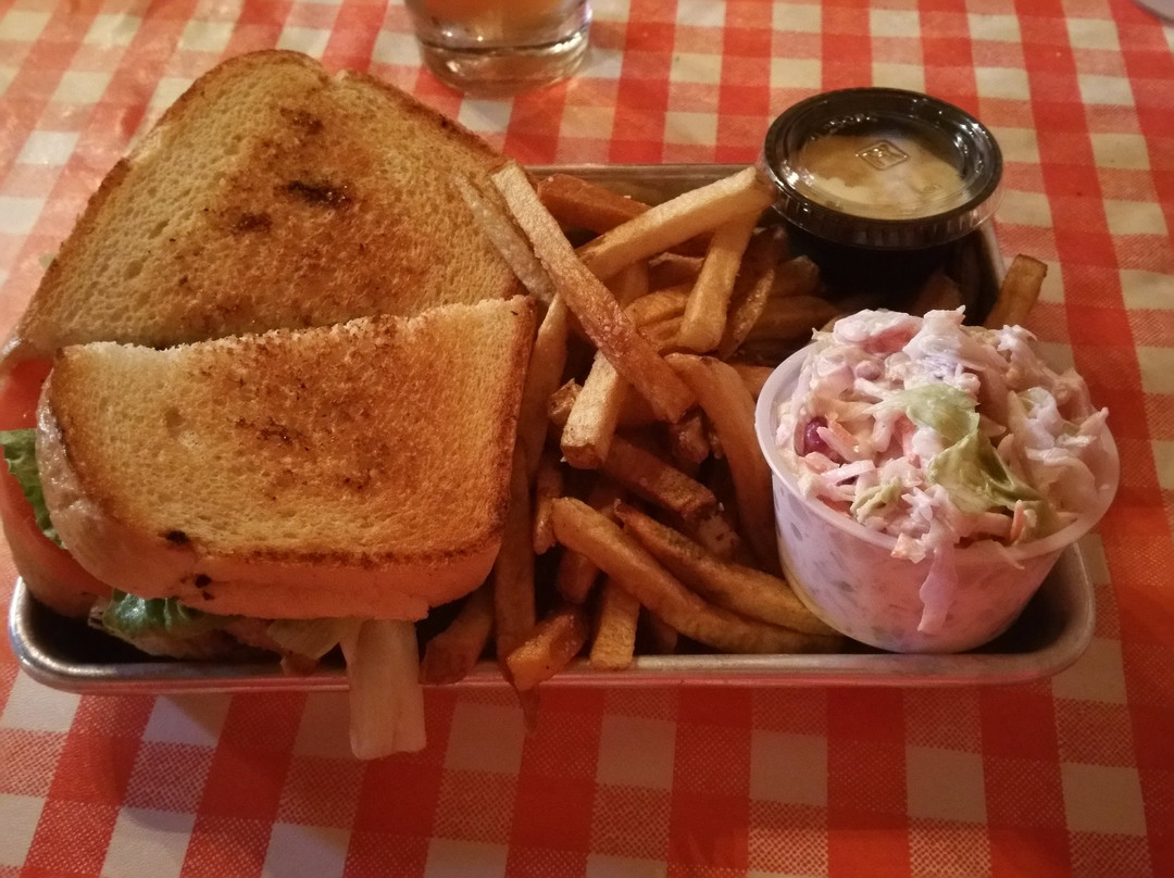 West Olive餐馆和美食-Pipeline Smokehouse and Bar