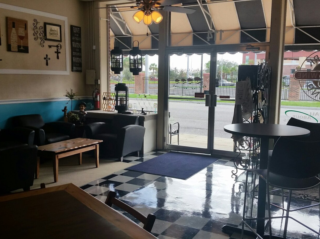 Uncork & Unwind Beer & Wine Lounge-Palatka必去景点