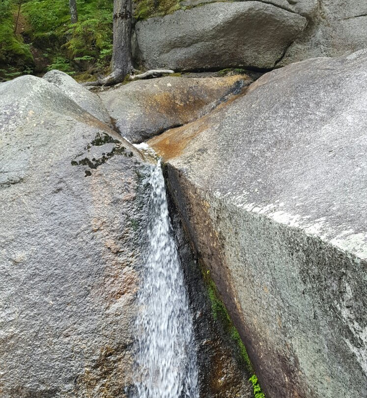 Beede Falls景点图片