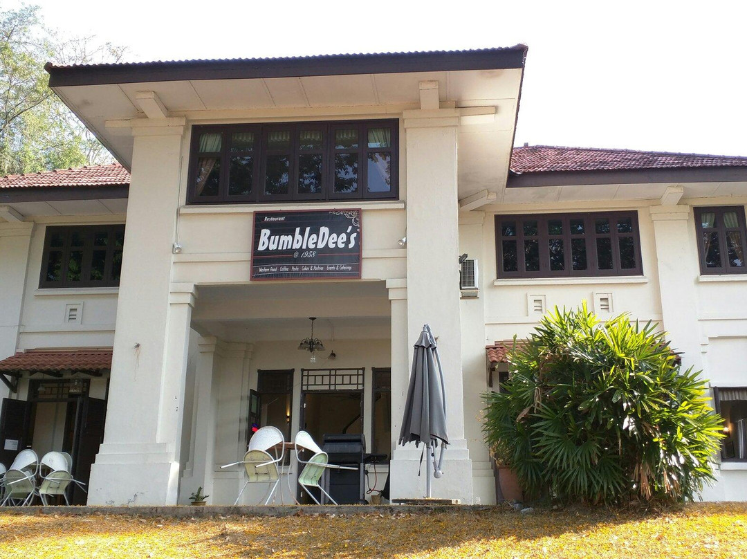 Glugor餐馆和美食-BumbleDees Cafe USM