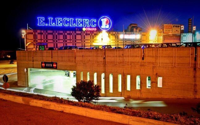 Sant'Agostino旅游景点-Centro Commerciale la Scaglia