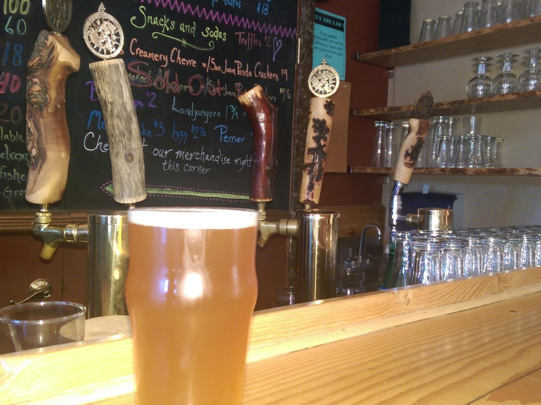 Island Hoppin' Brewery景点图片