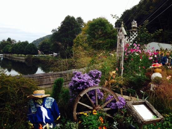Lake Lure Flowering Bridge景点图片