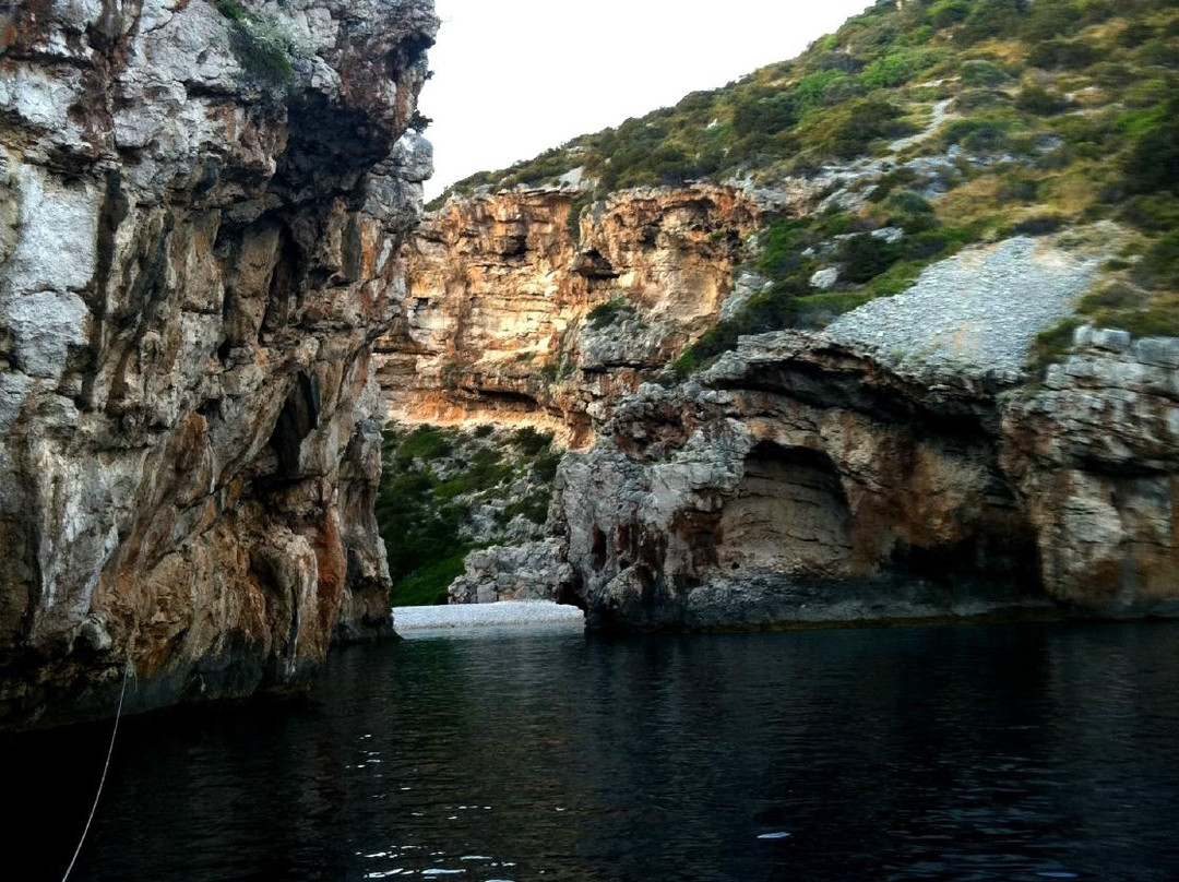 Stiniva Cove景点图片