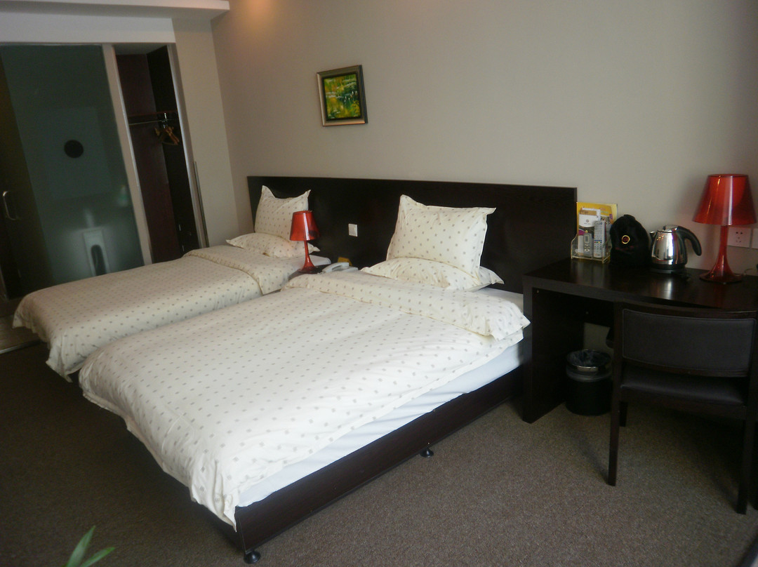 新长城鼎圆大酒店主图