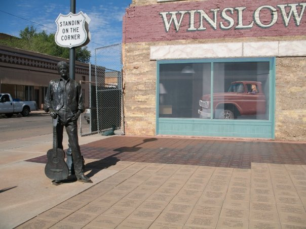 Standin' On The Corner-温斯洛必去景点