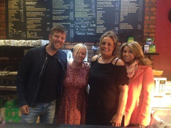 Halewood餐馆和美食-The Metro Cafe Bar