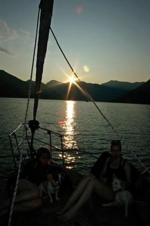 A Day Out On Yacht Monty B-科托尔必去景点