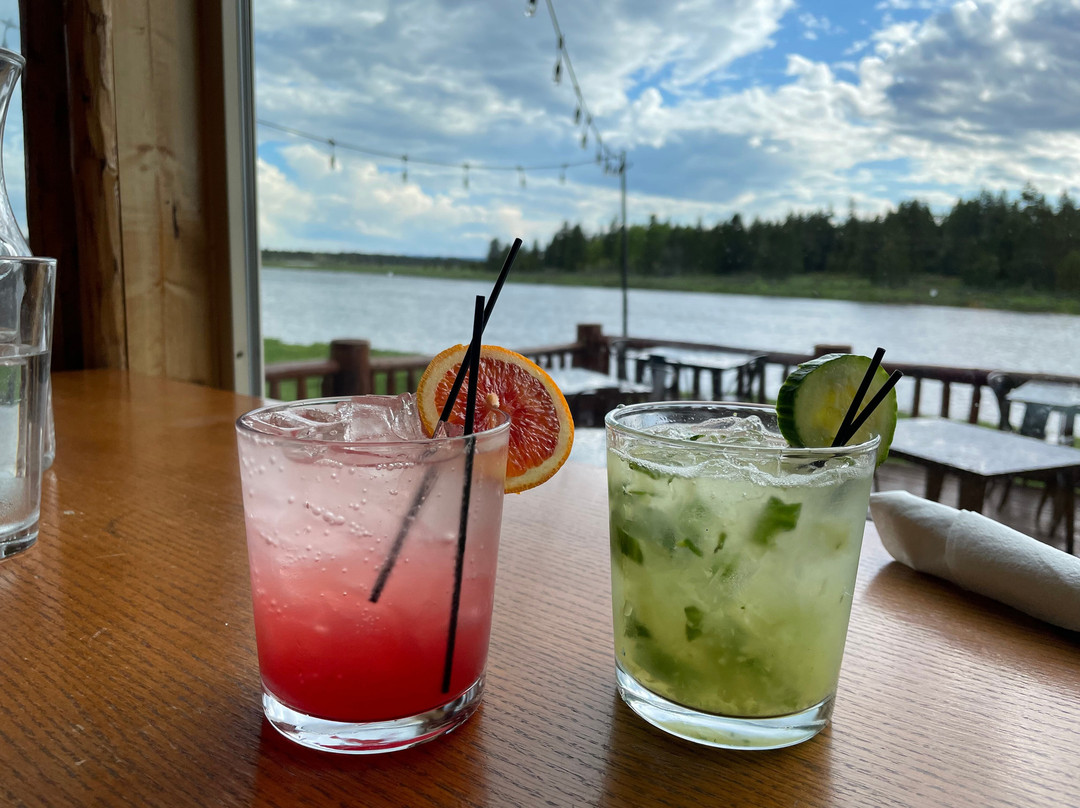 艾兰帕克餐馆和美食-Riverfront Restaurant