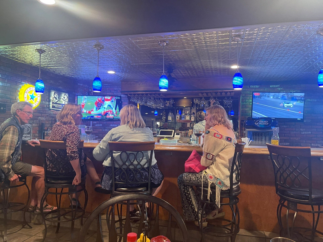 奥卡恩斯客栈&套房酒店主图