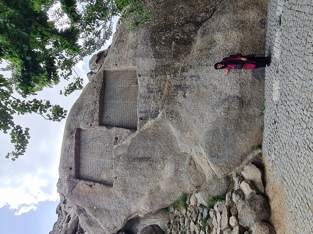 Ganjnameh Inscriptions-Hamadan必去景点