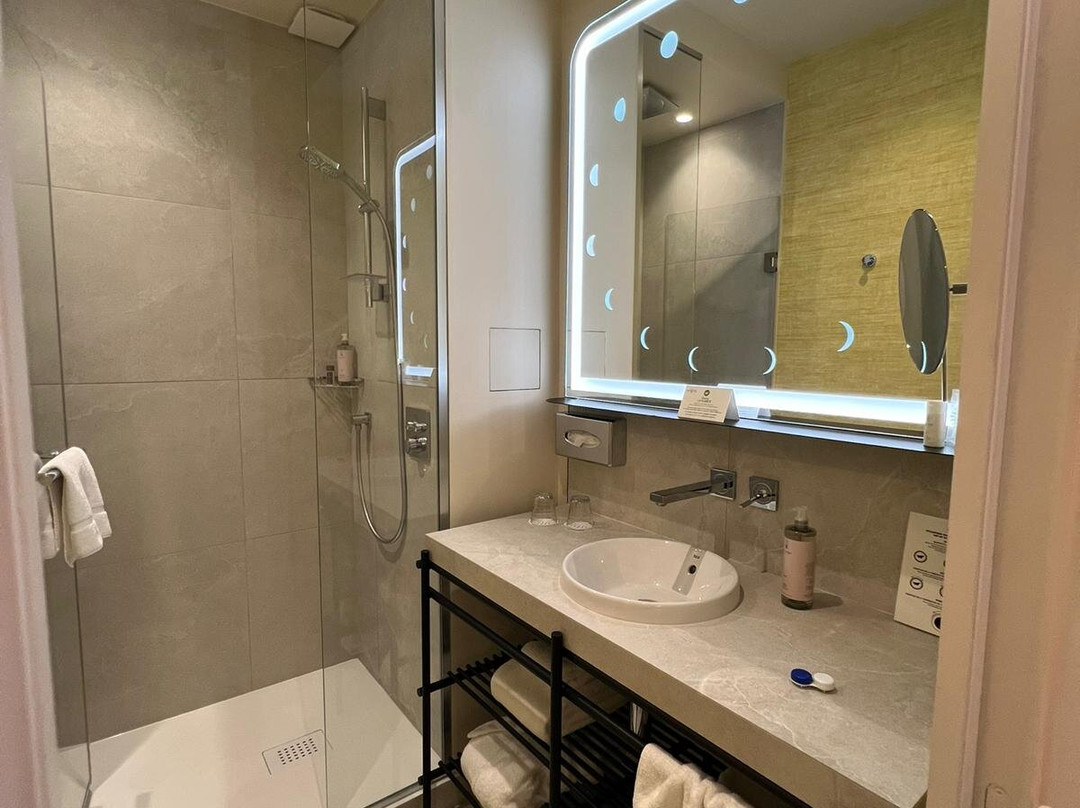 爱思得阿斯特拉歌剧院酒店