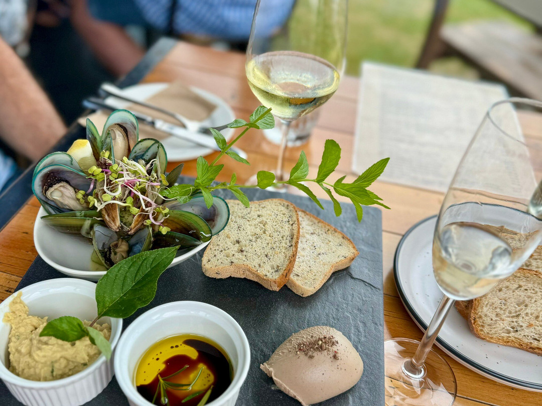 Saint Clair Family Estate Vineyard Kitchen景点图片