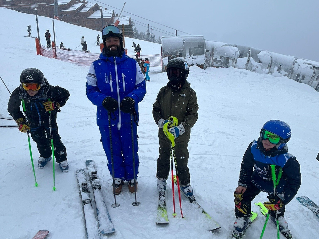 Parallel Lines Snow Sports School-梅瑞贝尔必去景点