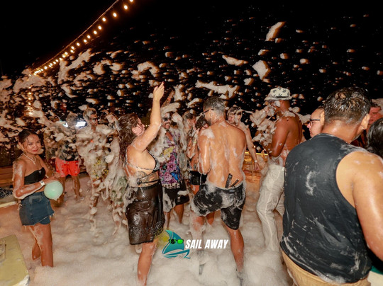 Sail Away Party-普吉岛必去景点