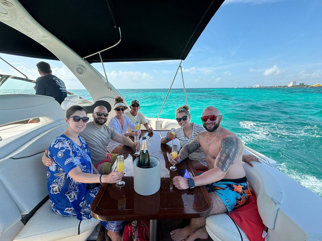 Two Brothers Yachts-坎昆必去景点