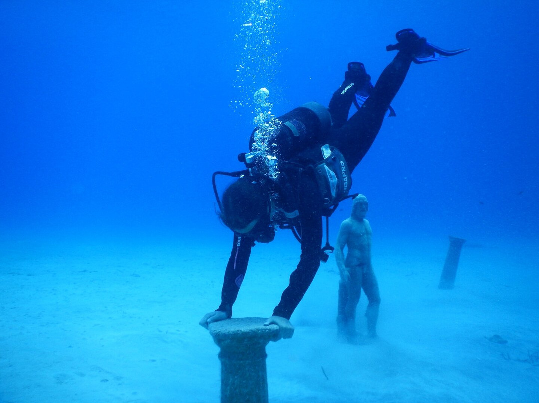 Undersea World Scuba Diving-皮拉必去景点