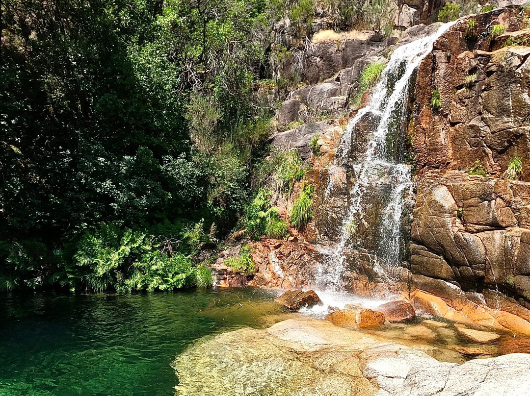 Cascata de Cela Cavalos景点图片