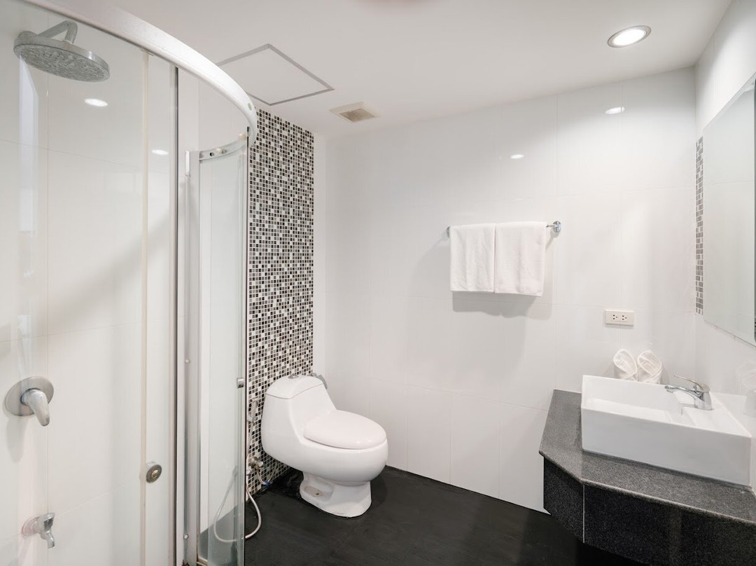 曼谷埃切克沙同酒店主图