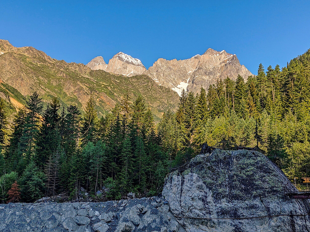 Chaladi Glacier景点图片