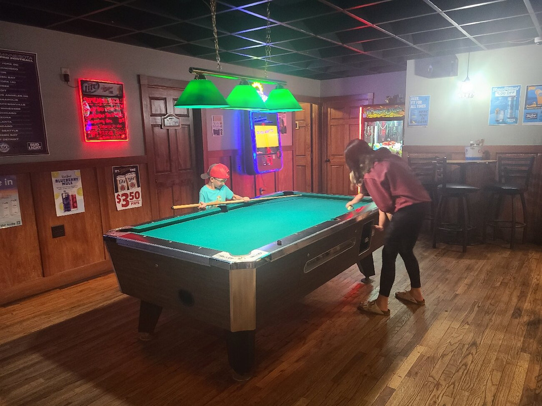 Squirrel Cage Bar, Grill & Motel景点图片