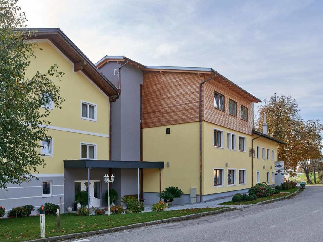 Familie Strasser Hotel主图