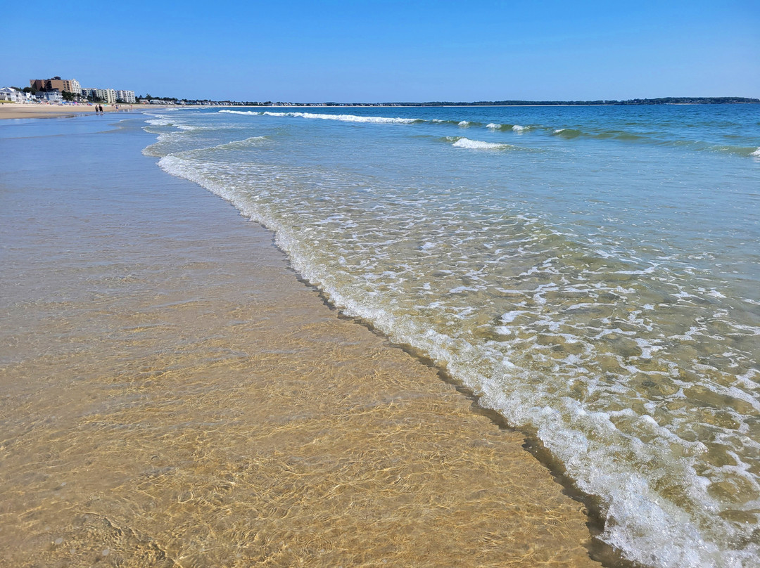 The Holiday House Inn主图