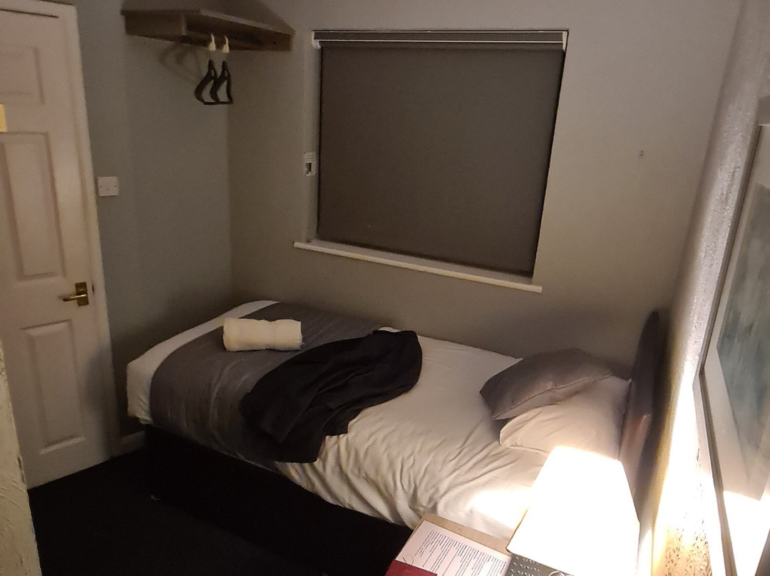 Gatwick Corner House Hotel主图