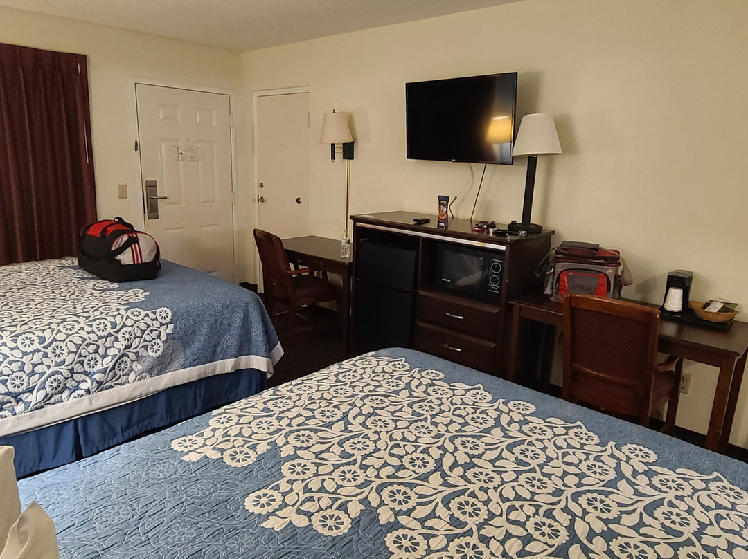 Hamilton Inn Jonesville NC主图