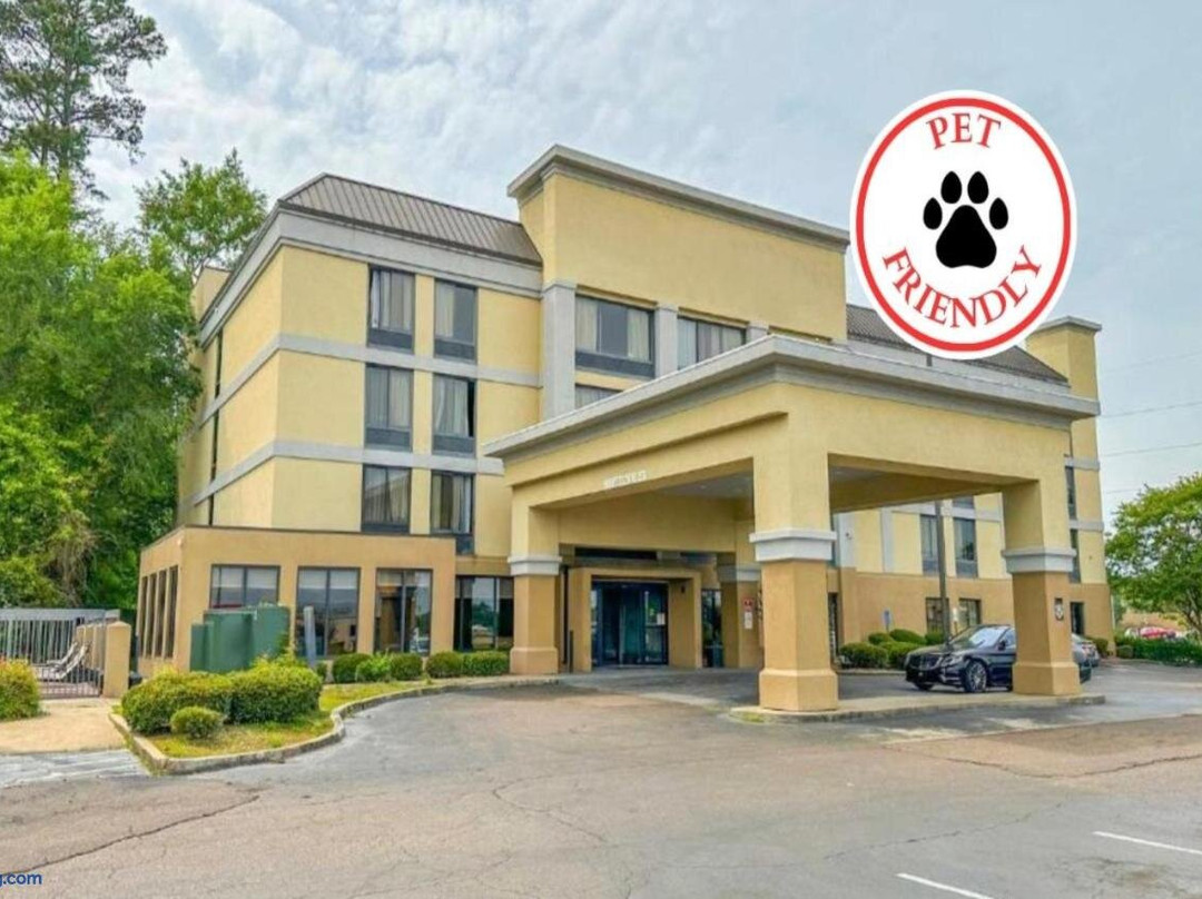 OYO Townhouse Jackson/Ridgeland