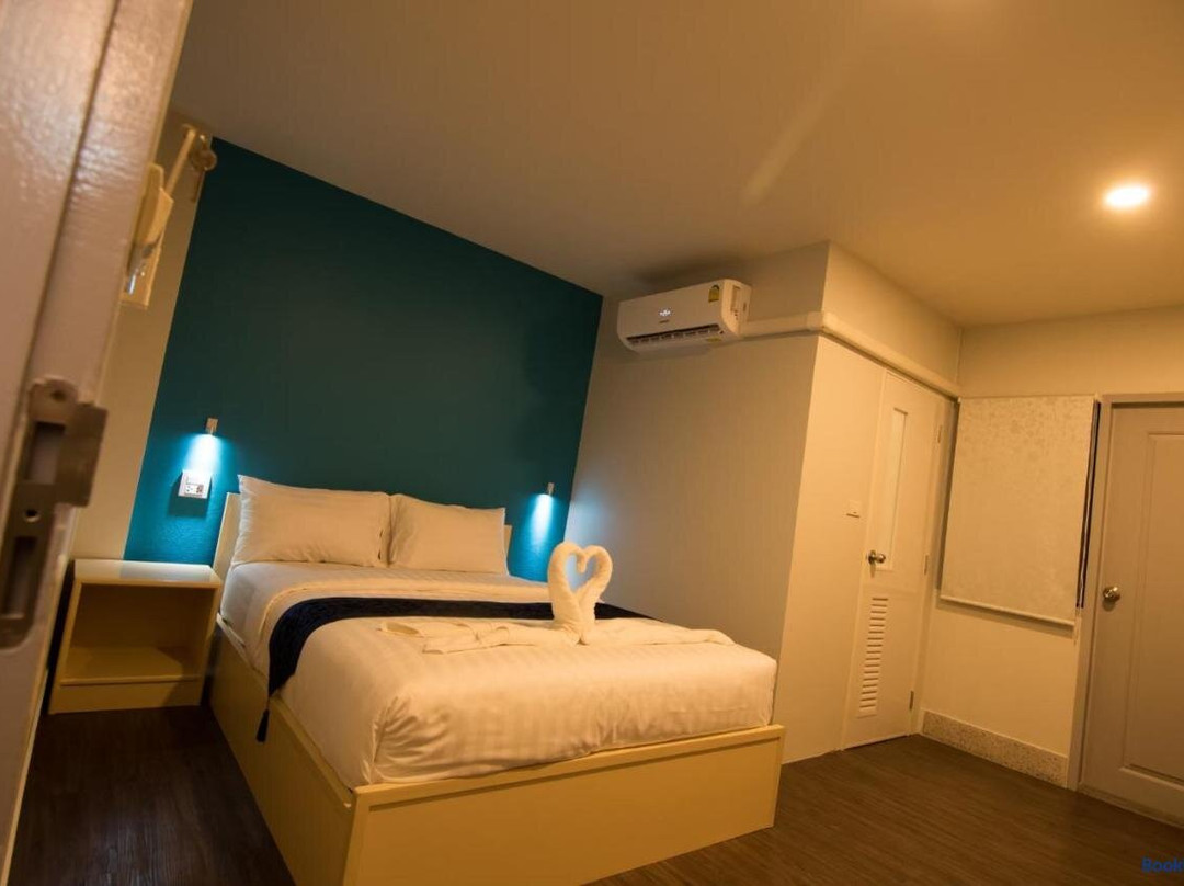 Thap Sakae Hotel