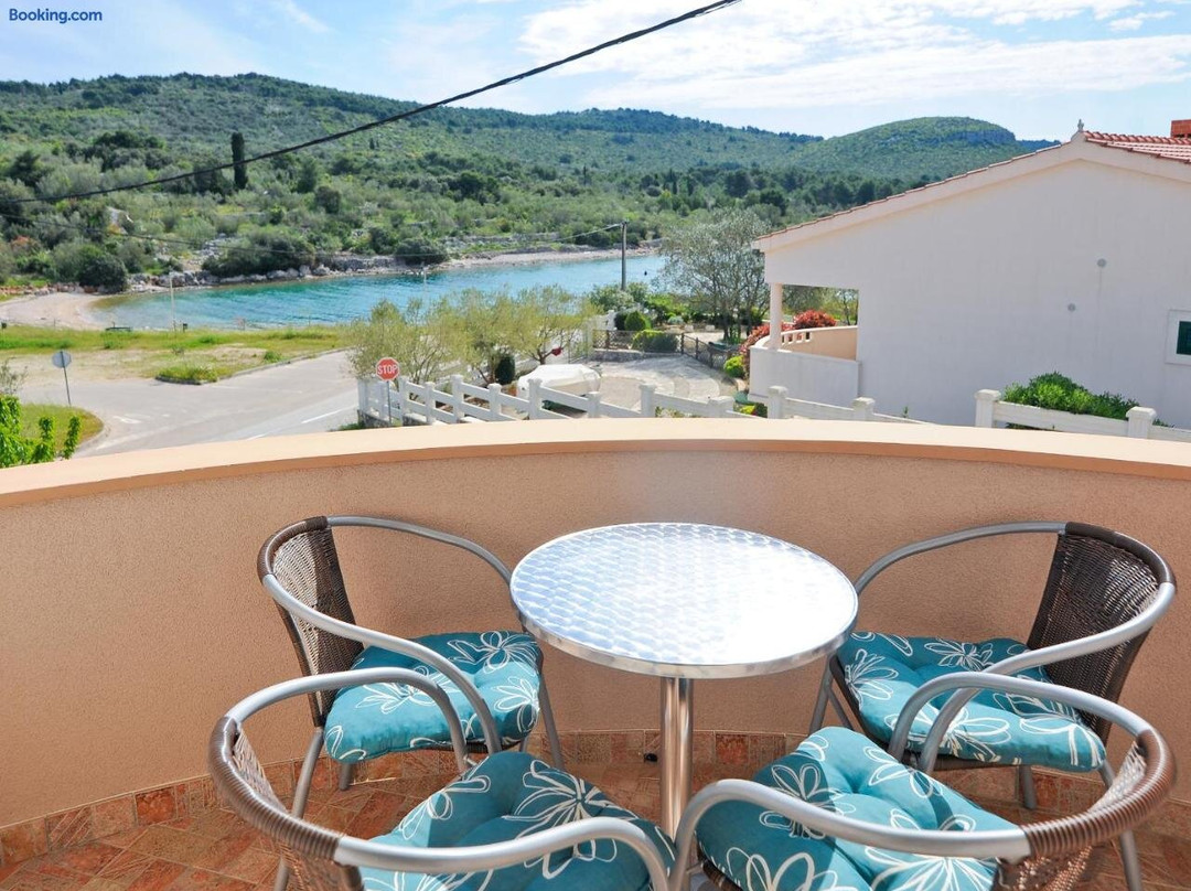 Apartments Vidov by the Beach