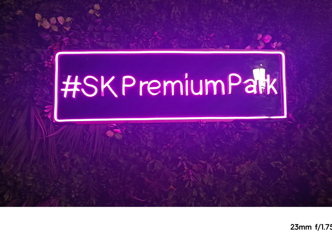SK Premium Park, World Square Mall主图