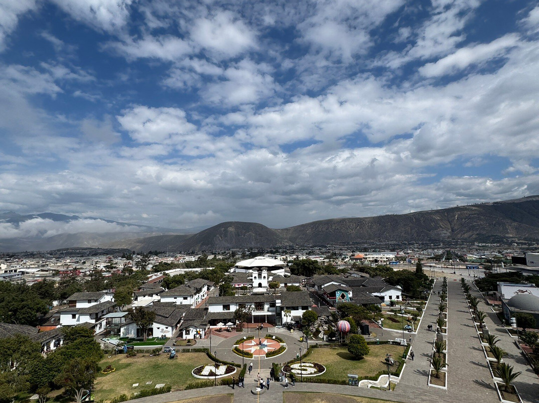 WomanTravelEc-基多必去景点