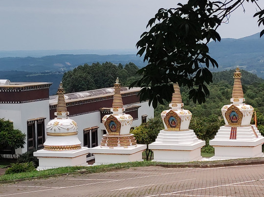 Chagdud Gonpa Khadro Ling-Tres Coroas必去景点