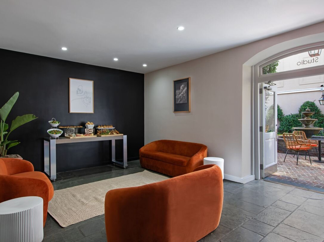 Hotel De La Poste – French Quarter, A Renaissance Hotel主图