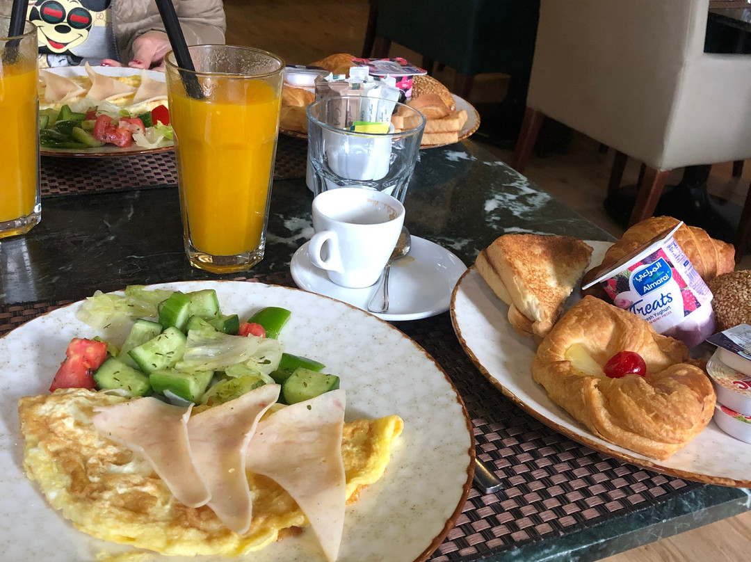 Carlo's Heliopolis Restaurant & Café
