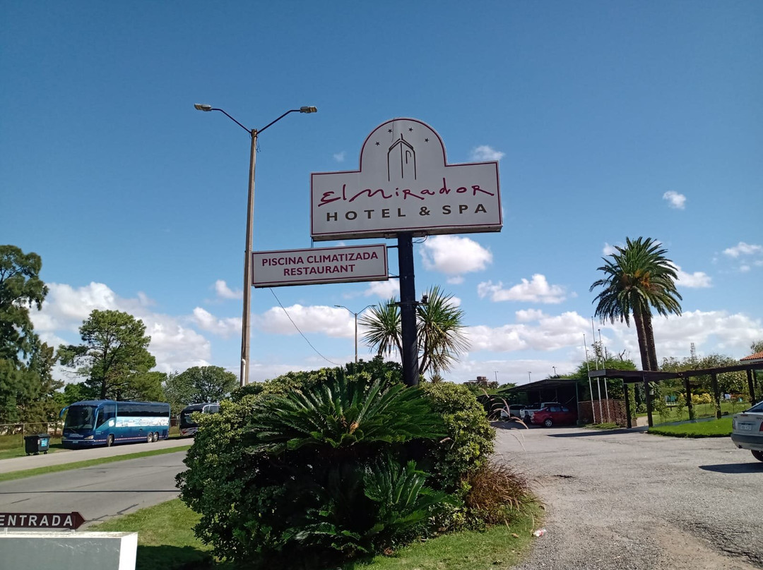 埃尔米拉多尔水疗酒店主图