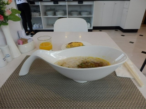 皇后大酒店主图