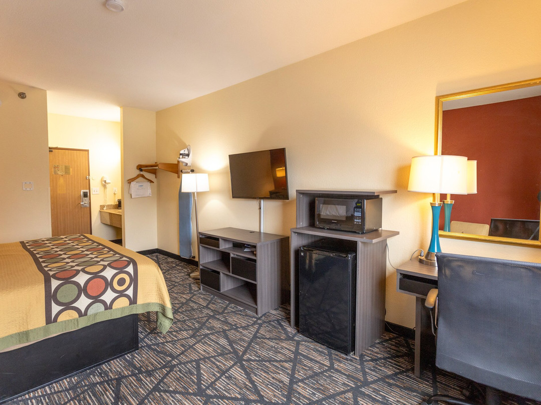 Super 8 by Wyndham Big Rapids主图