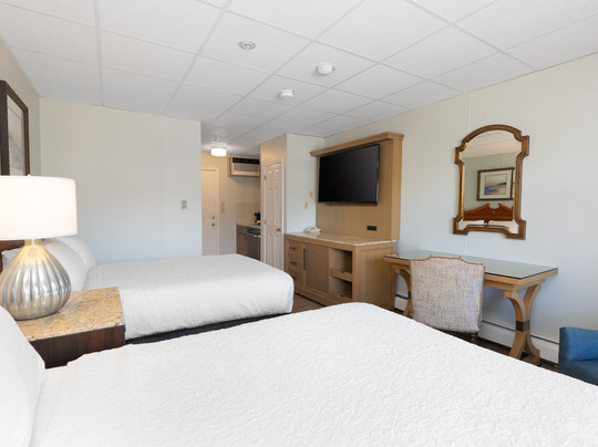 Waves Oceanfront Resort主图