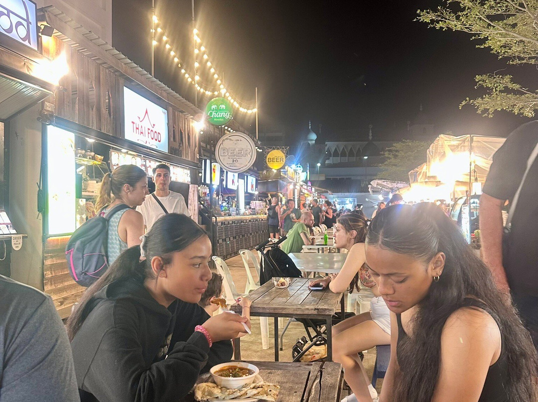 Phaploen Market景点图片