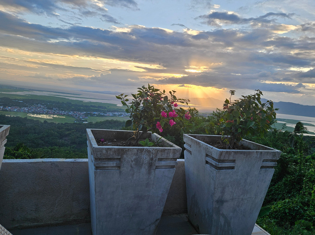 Villa Lorenzo @ Caliraya Heights Resorts