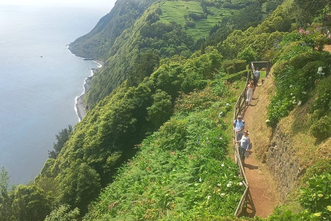 Follow Me Guided Tours-蓬塔德尔加达必去景点